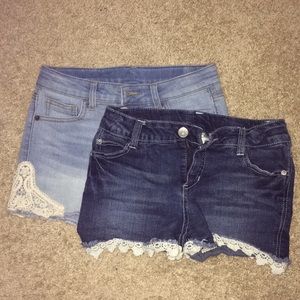 2 Lace Detailed Jean Shorts